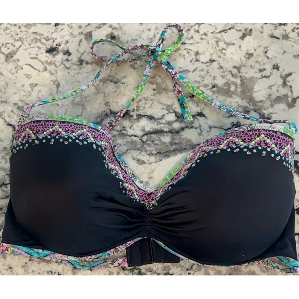 Gently worn women's Victoria's Secret bikini top Size 34DD.